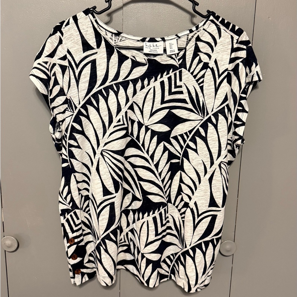 Nicole Miller Black and White Leaf Print Short Sleeve Top